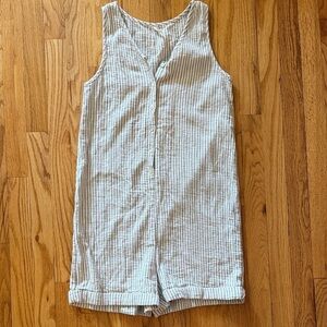 Rylee + Cru sz XS Gray and White Striped Romper 100% cotton gauze great cond